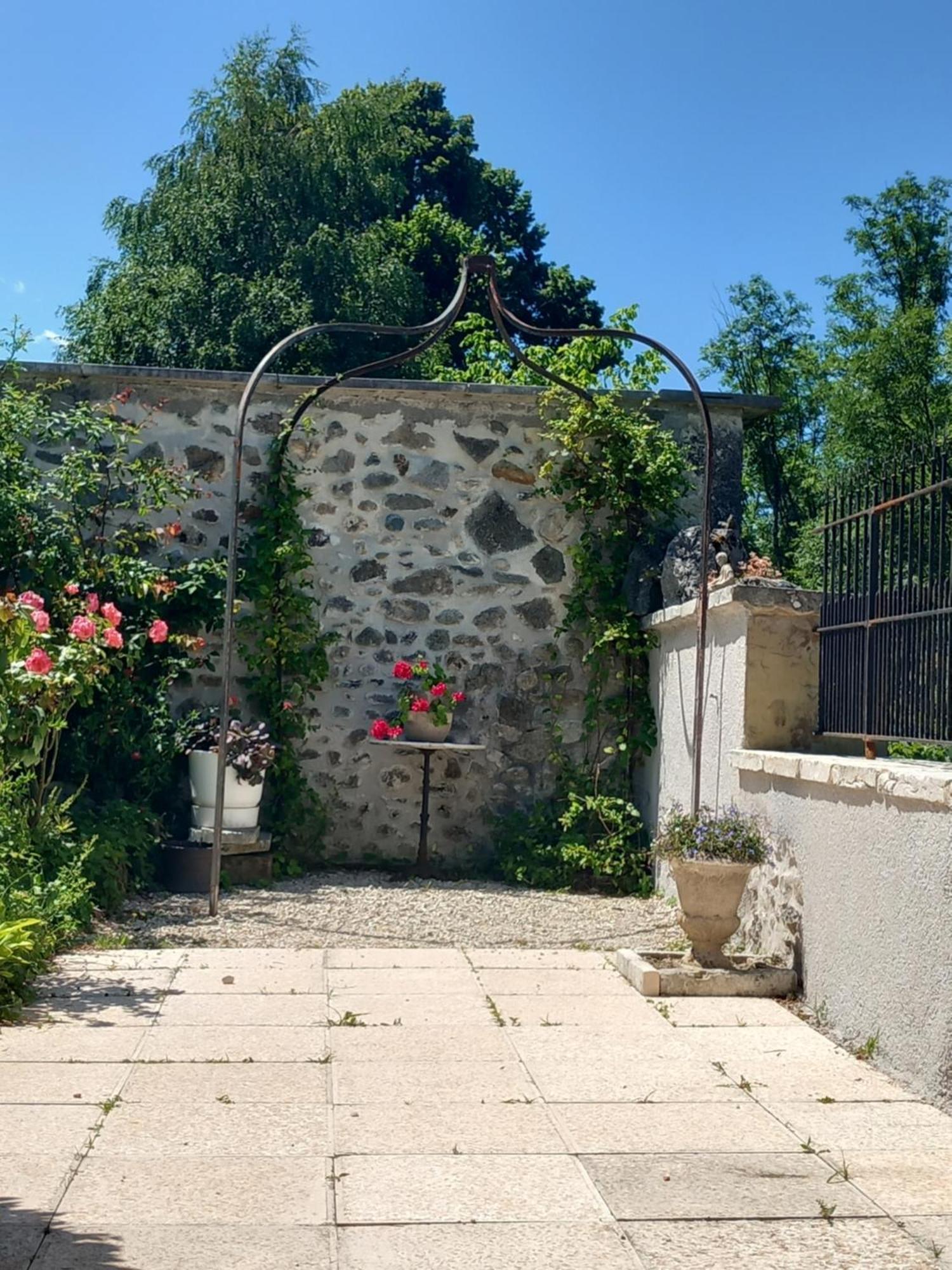 L'Escale De Beauregard Hotell Coublevie Exteriör bild
