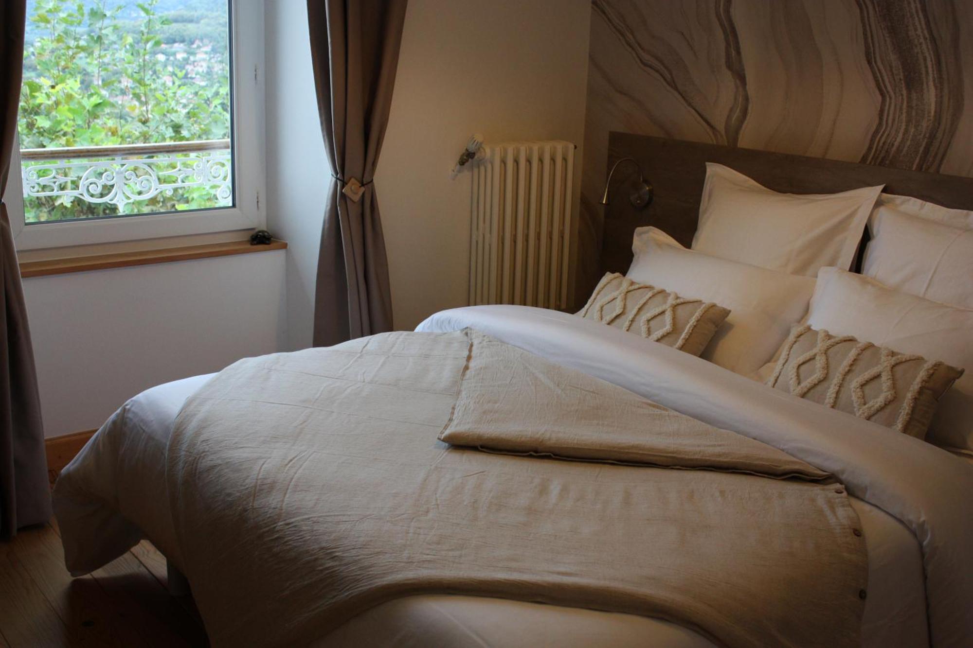 L'Escale De Beauregard Hotell Coublevie Exteriör bild