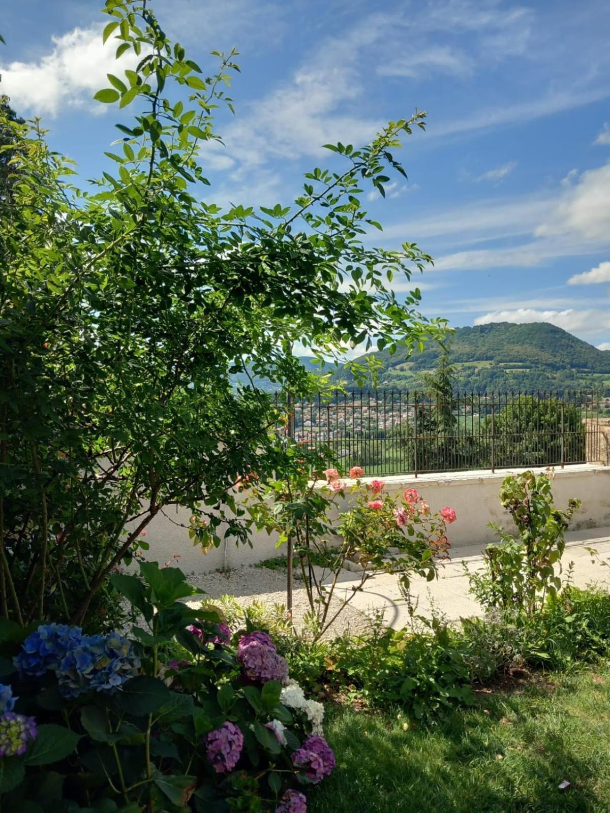 L'Escale De Beauregard Hotell Coublevie Exteriör bild